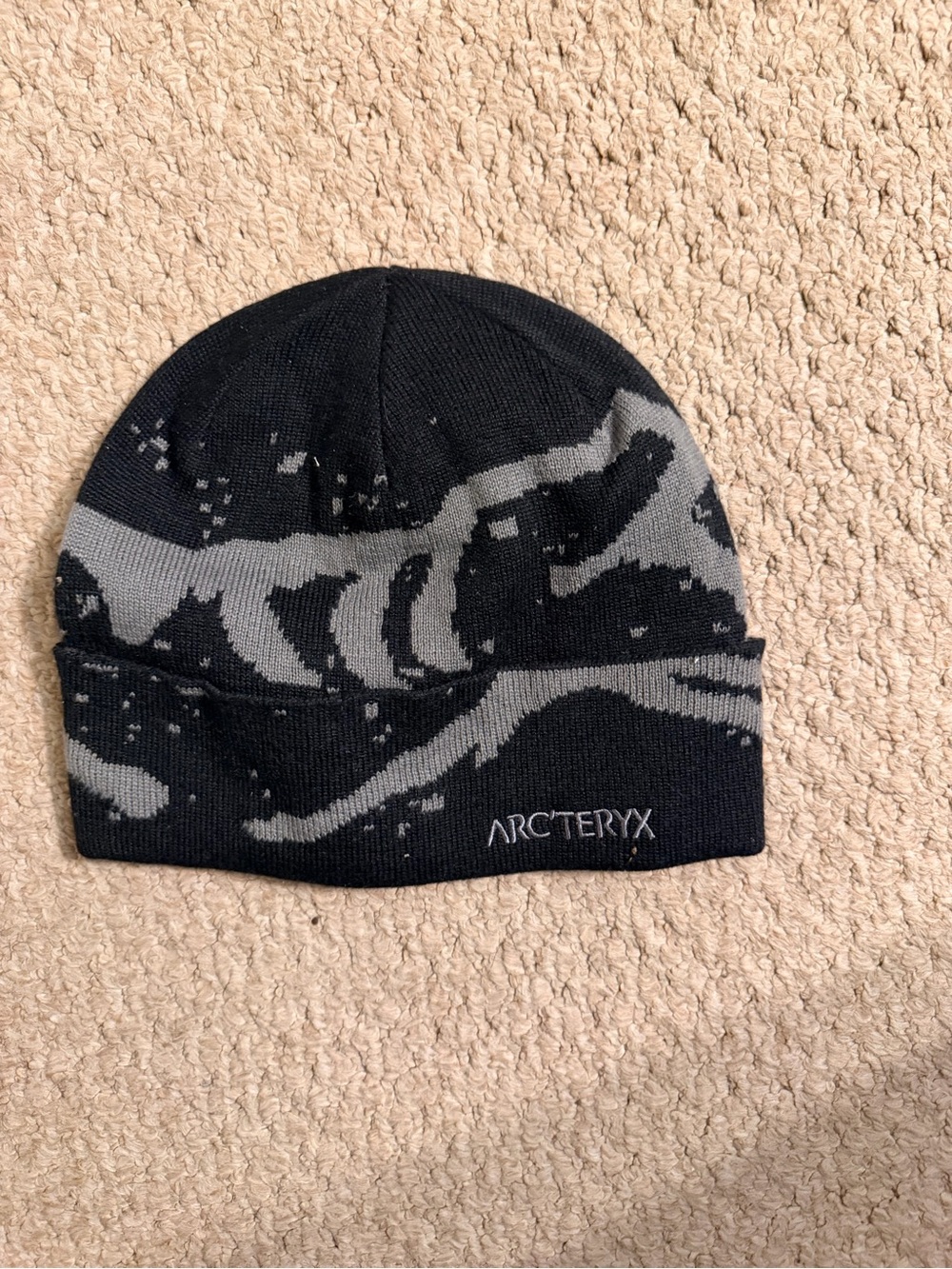 Arc'teryx Black and Gray Patterned Knit Beanie